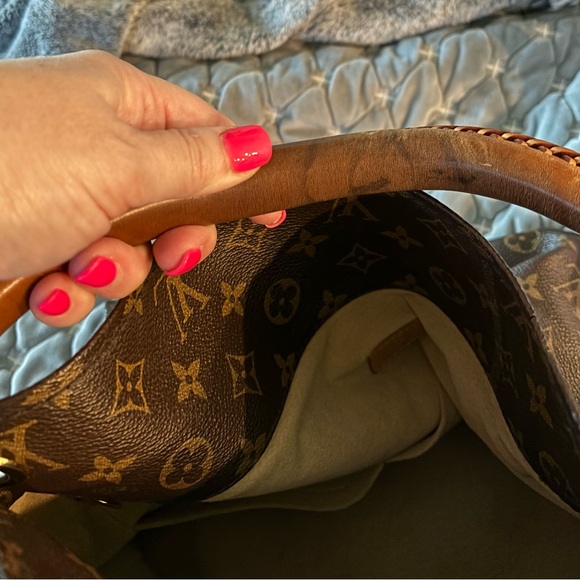 100% AUTHENTIC Louis Vuitton Monogram
Artsy MM Hobo Shoulder Handbag - Picture 2 of 11